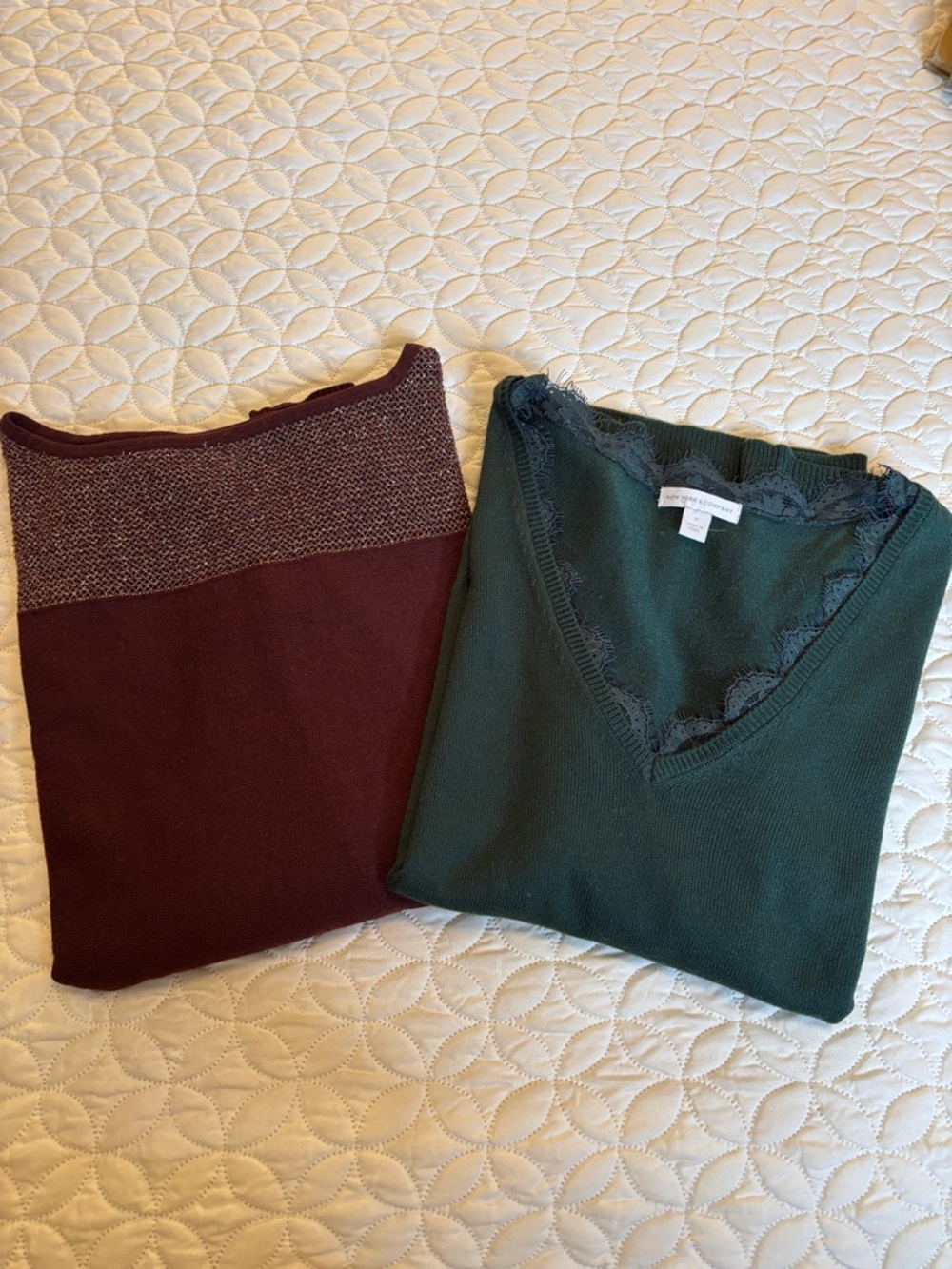 New York and Co. Green Eyelash Trim V-Neck & Maroon Knit Metallic Thread Tops M